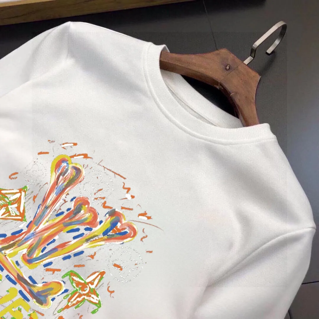 🅿️380 [LV Louis Vuitton] (Fat Man Gospel) hot-selling suit is coming. Focus on the original version of the official website. 2025 new hot-selling sweatshirt suit. The original order is the best. 🇭🇰The meticulous work of top designers is dedicated to a fitting and perfect upper body effect. All-natural high-quality Roman cotton 100%, close-fitting comfort, noble and elegant! Original hardware embodies elegance and nobility! Counter size: M-5XL (maximum wear up to 220 pounds)